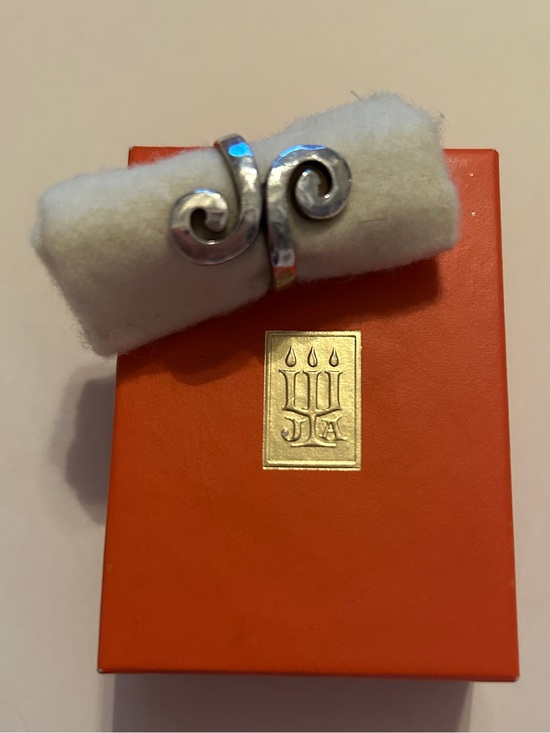 James Avery Jewelry - James Avery Hammered Swirl Ring Size 6